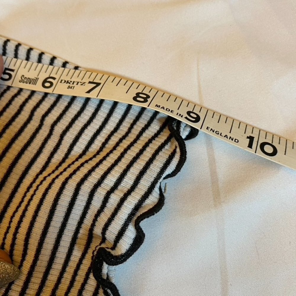 Cute Caution To The Wind black and white striped flutter hemmed T-Shirt Small - Picture 7 of 7